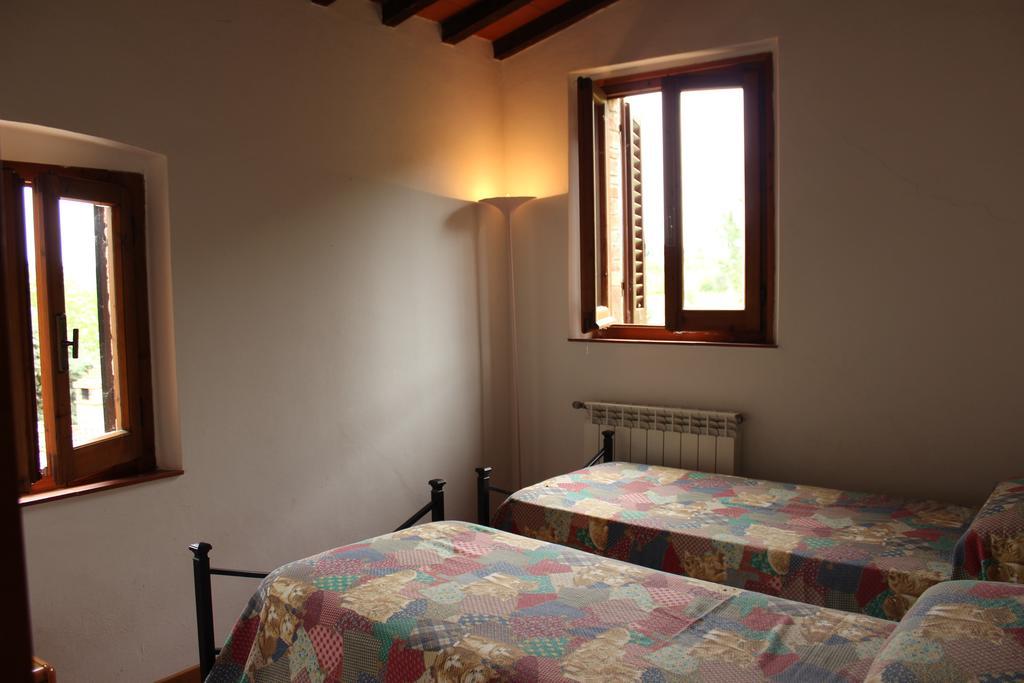 Da Tilli Alla Fornace - Agriturismo مونتايون الغرفة الصورة