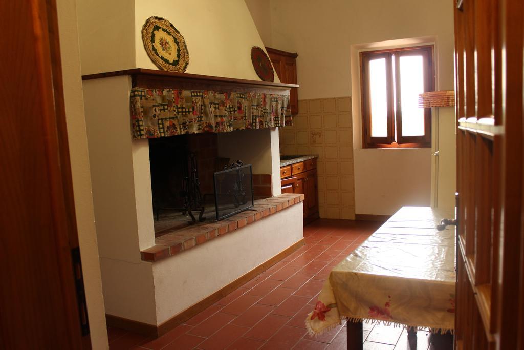 Da Tilli Alla Fornace - Agriturismo مونتايون الغرفة الصورة